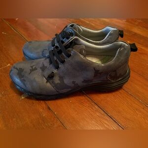 Nurse Mates Align Velocity size 9M, gray and black